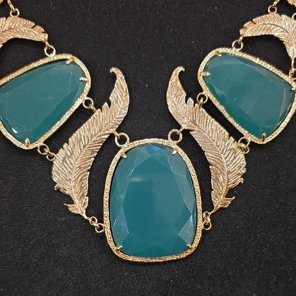 Kendra Scott "Iggy" Necklace Emerald Calcedony And 14k Gold Plate😍 - Picture 2 of 4